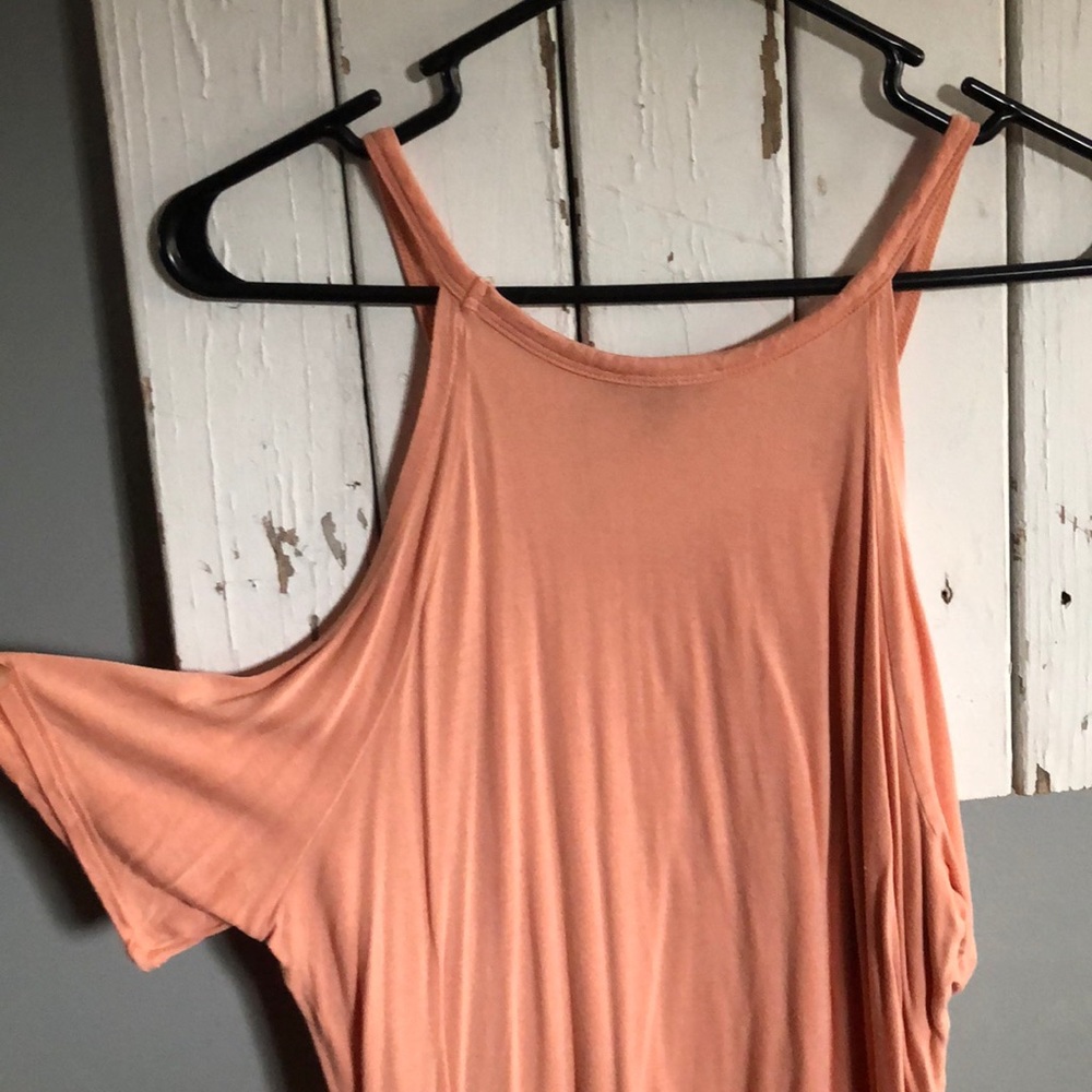 Express open shoulder tee - Picture 4 of 4